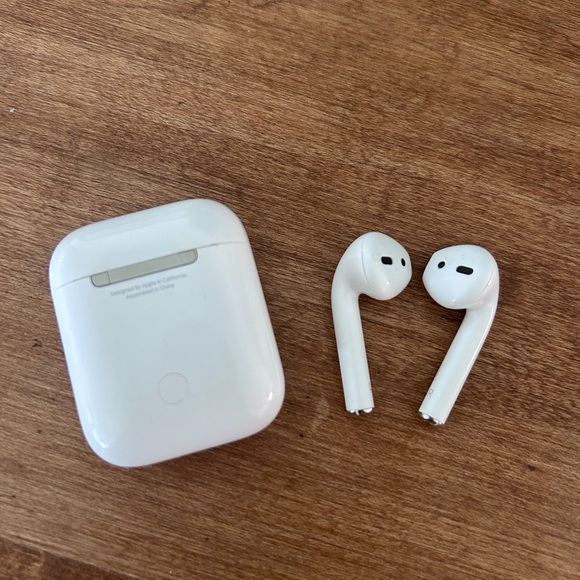 Apple Airpods in box - Picture 2 of 5